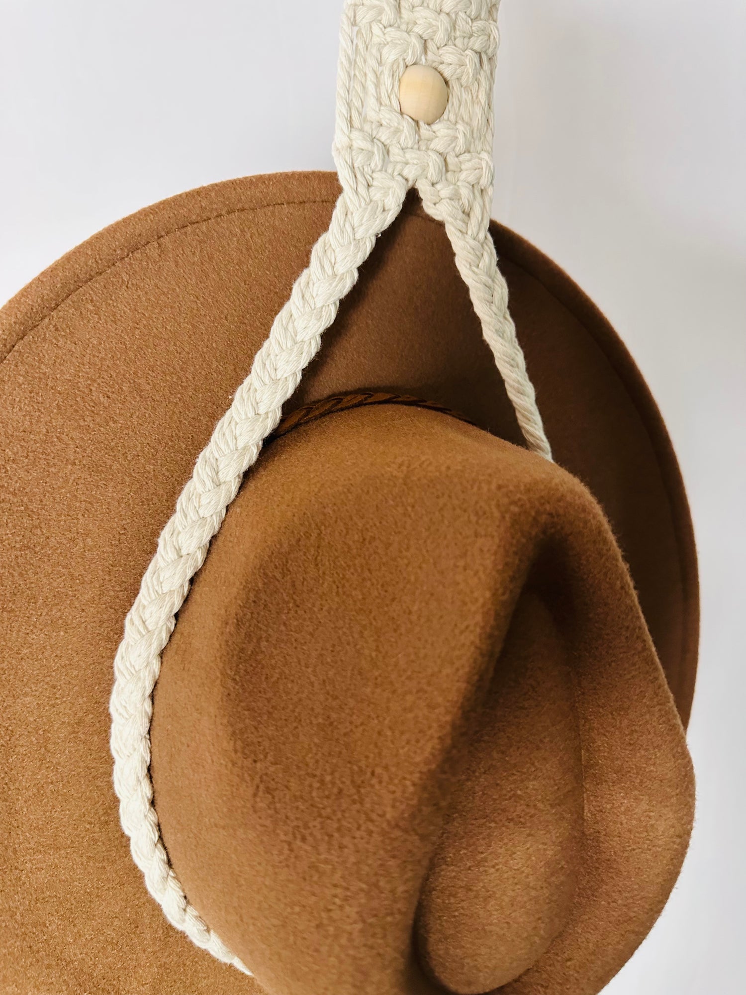 Single 89m Neutral Macrame Hat Holder
